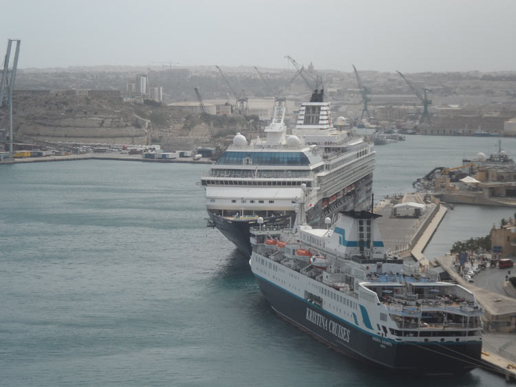 Kreuzfahrt Valletta – Blick auf den Grand Harbour beim Einlaufen